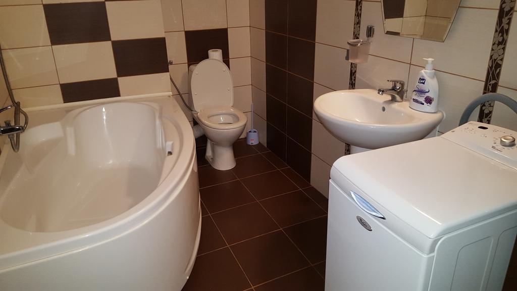 Sunlight Studio Apartment Oradea Buitenkant foto